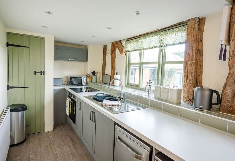 Granary Cottage, Valley Farm Barns Snape