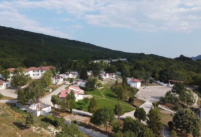 בית מלון כפרי Bultrak  Eco Village