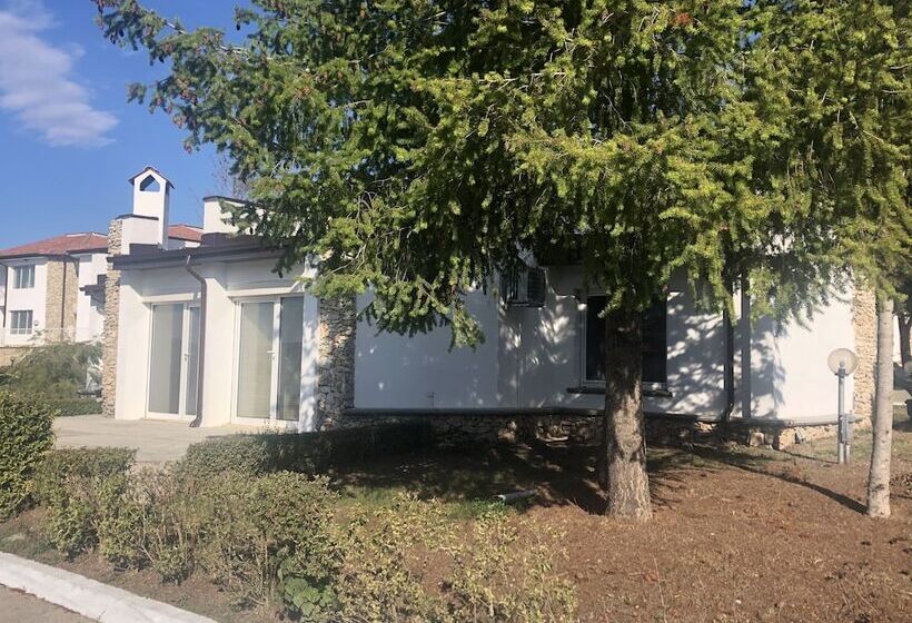 בית מלון כפרי Bultrak  Eco Village