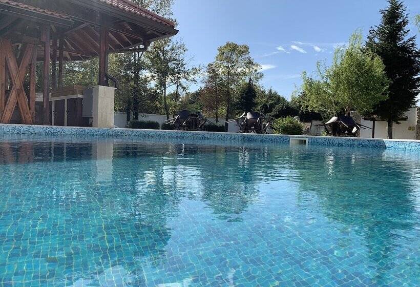 בית מלון כפרי Bultrak  Eco Village