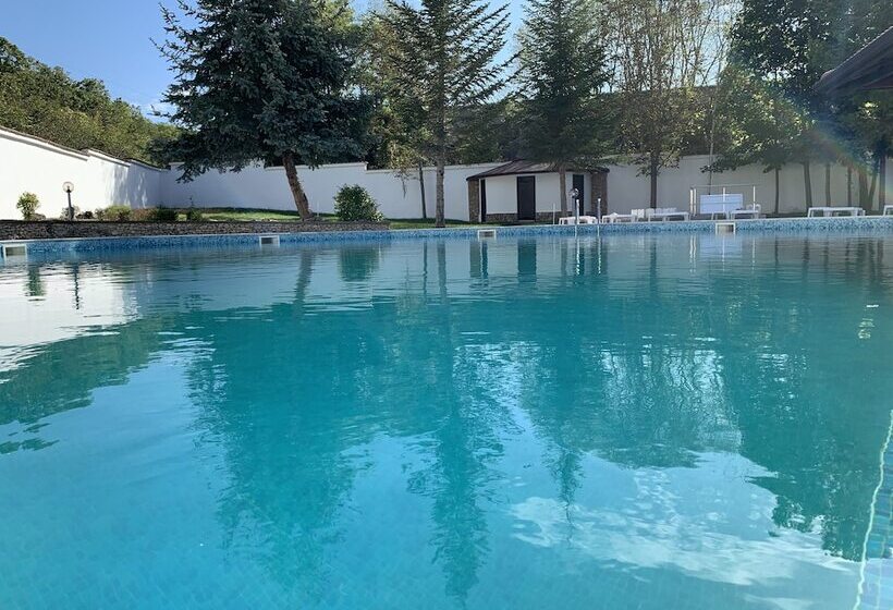 בית מלון כפרי Bultrak  Eco Village