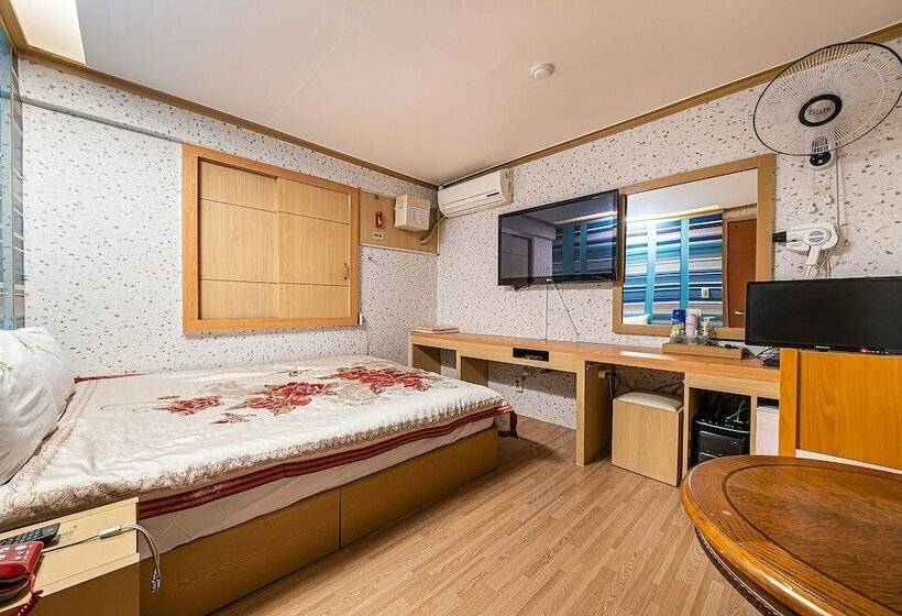Motel Geumjeong W