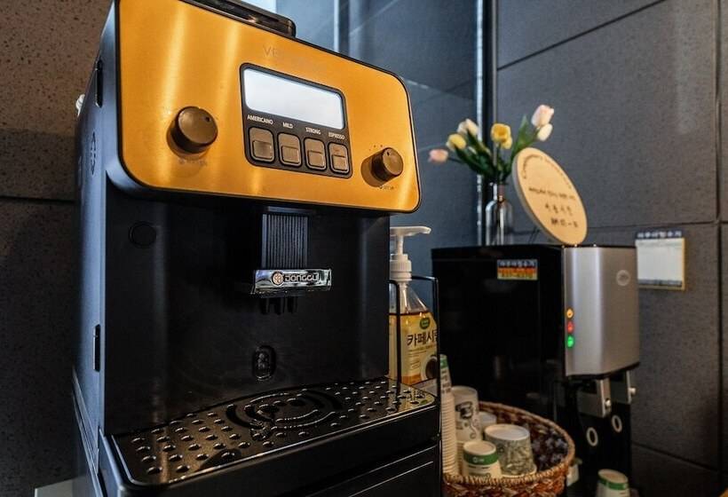 فندق على الطريق Goseong Hotel Patio