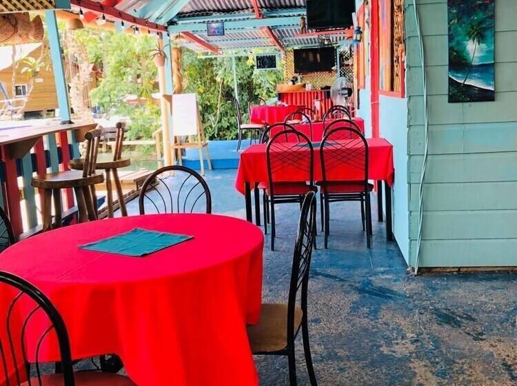 تختخواب و صبحانه Ana S Coffee House