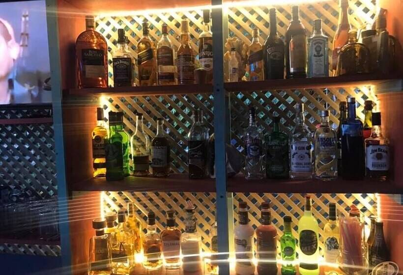 تختخواب و صبحانه Ana S Coffee House