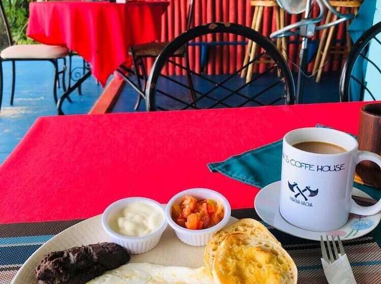 تختخواب و صبحانه Ana S Coffee House