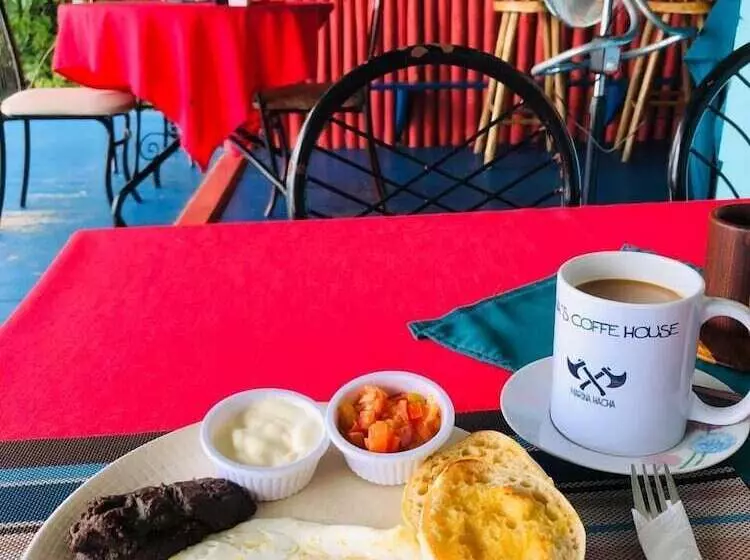 تختخواب و صبحانه Ana S Coffee House