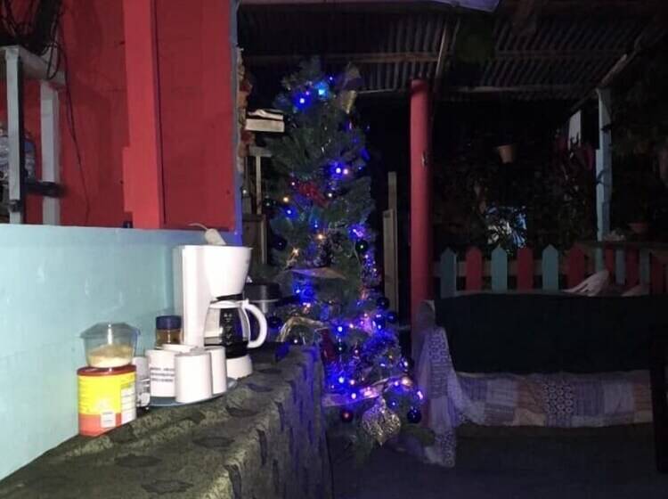 تختخواب و صبحانه Ana S Coffee House