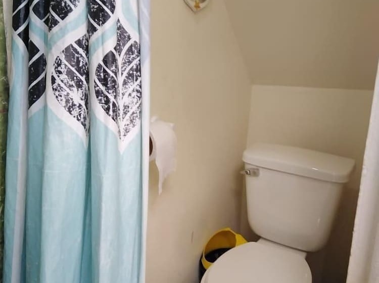 تختخواب و صبحانه Ana S Coffee House