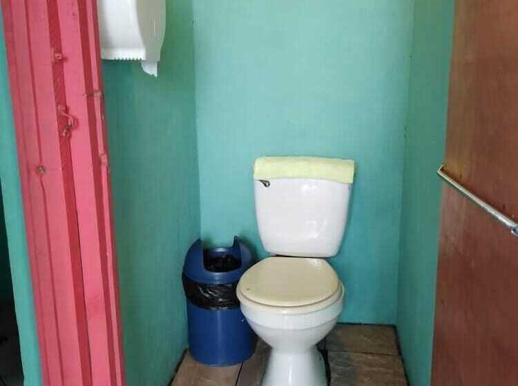 تختخواب و صبحانه Ana S Coffee House