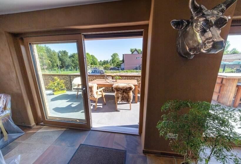 تختخواب و صبحانه Green & Breakfast