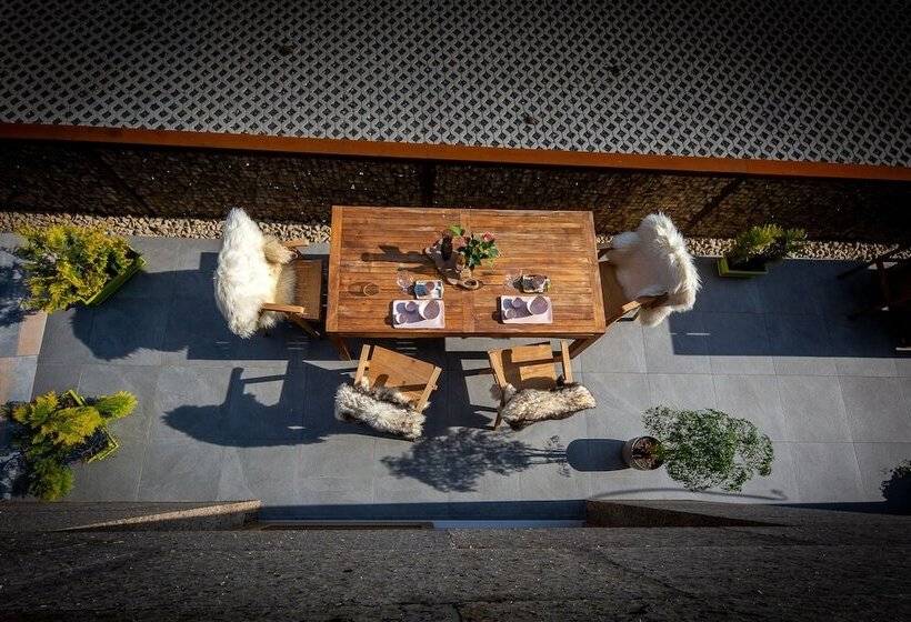 تختخواب و صبحانه Green & Breakfast