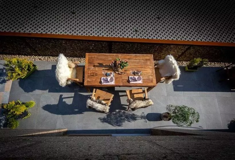 تختخواب و صبحانه Green & Breakfast