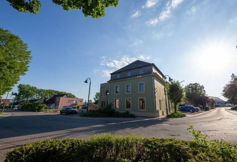 تختخواب و صبحانه Green & Breakfast