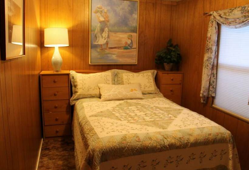 Dog Friendly Cabin Only Steps To The Lake