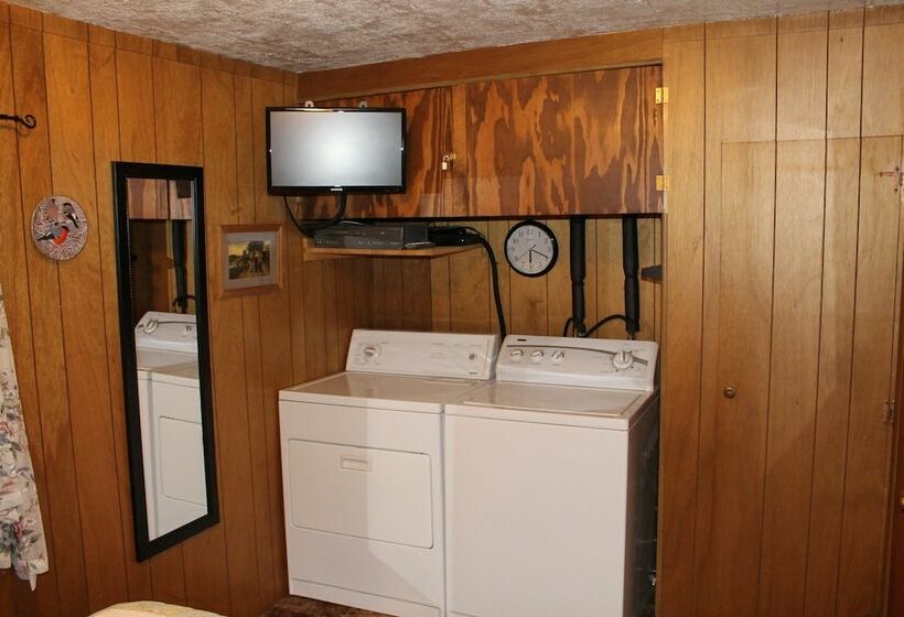 Dog Friendly Cabin Only Steps To The Lake