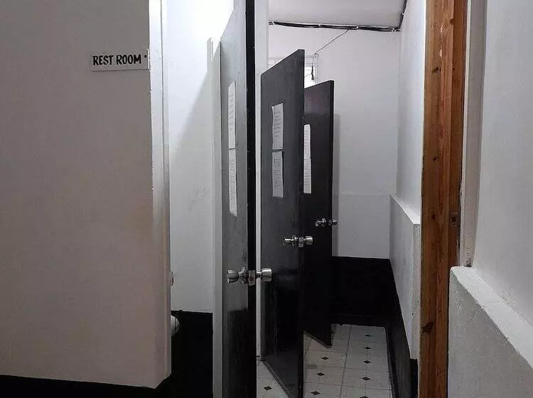 Drifters At One Mile   Hostel