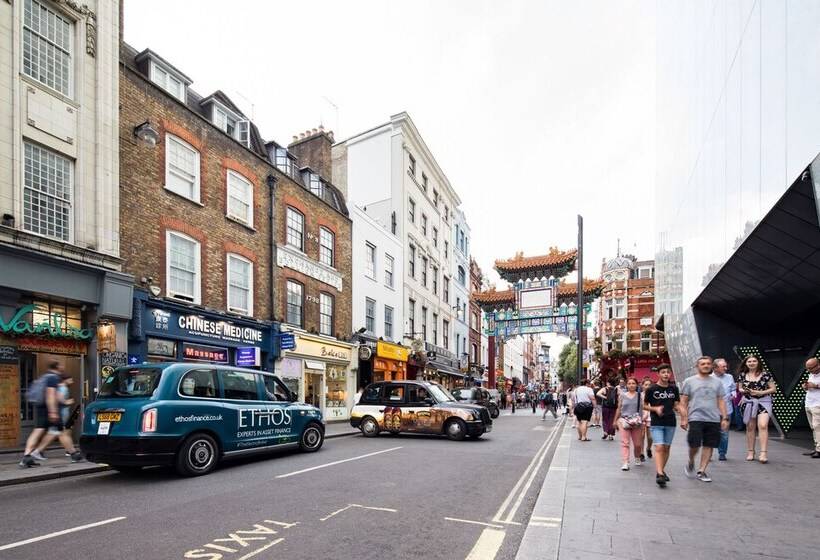 Hausd Piccadilly Circus
