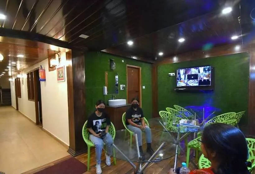 هتل Goroomgo Kohinoor Mallital Nainital