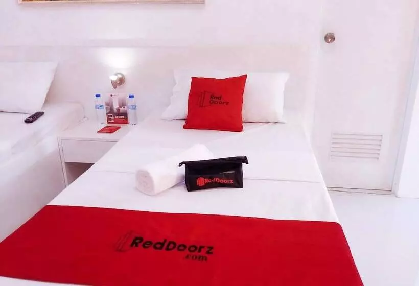 هتل Reddoorz Near Ashira Properties