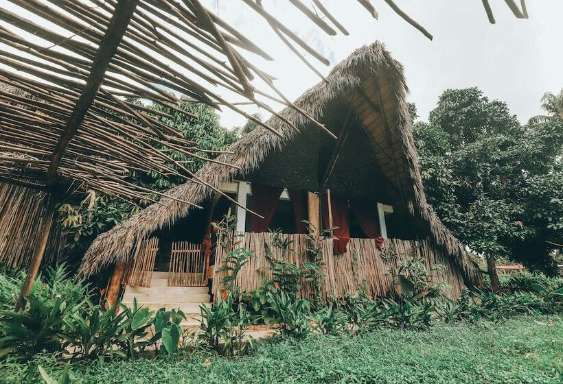 هتل Shiva Village