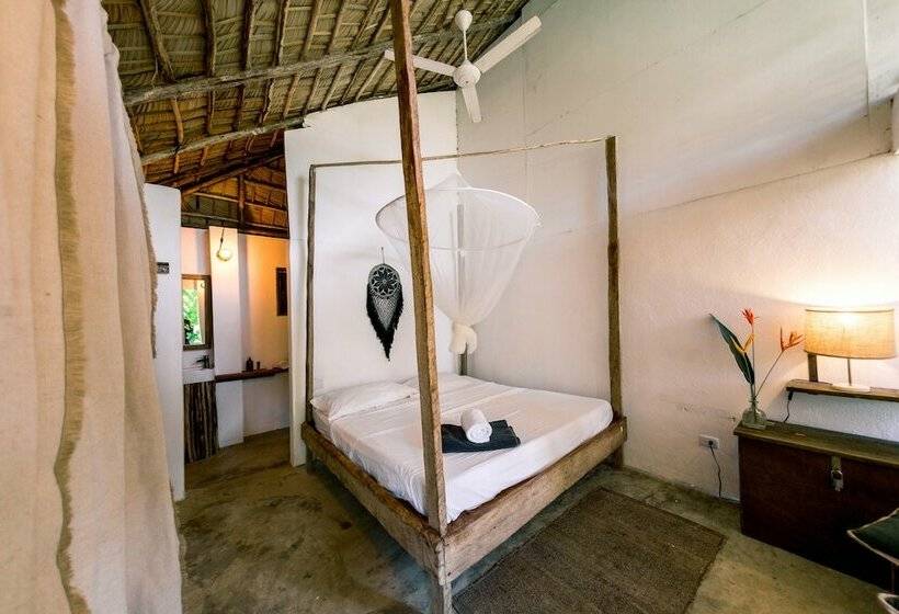 هتل Shiva Village