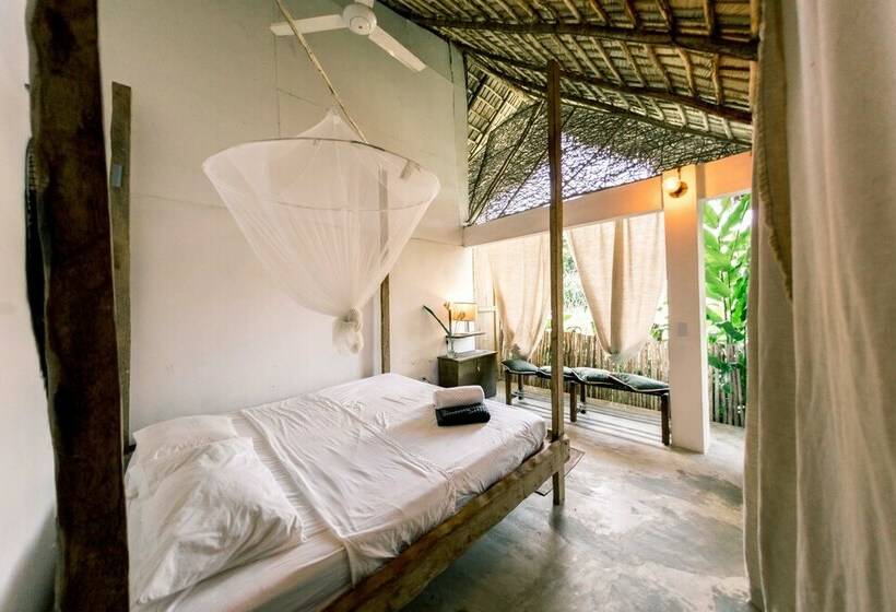 هتل Shiva Village