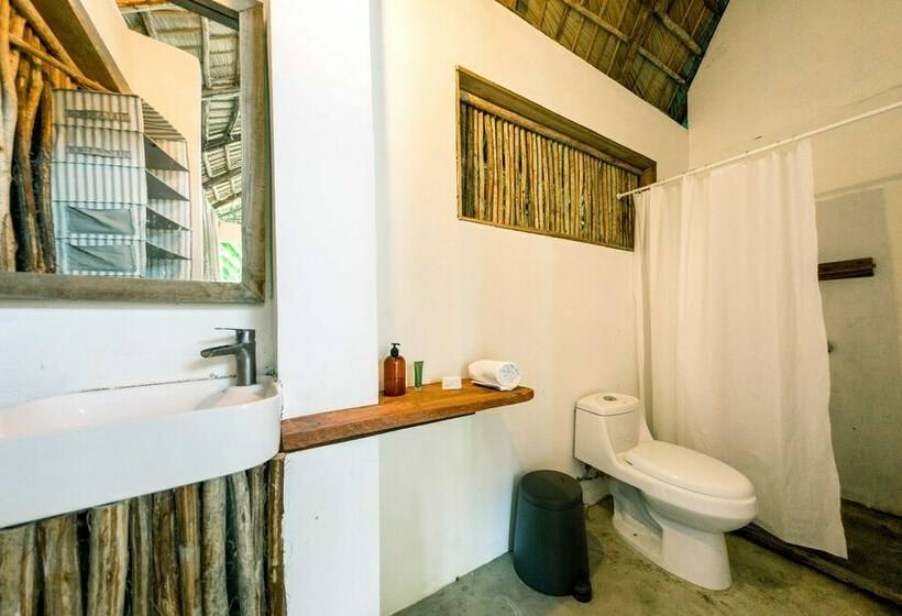 هتل Shiva Village