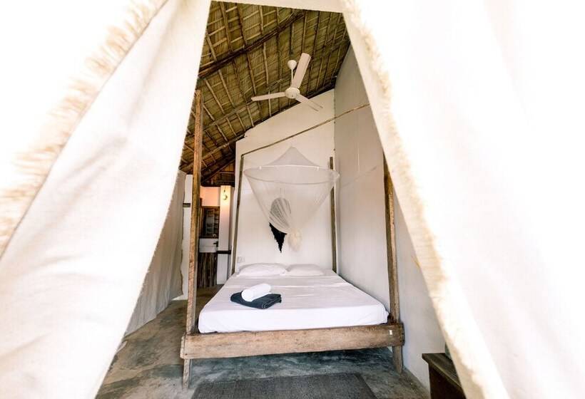 هتل Shiva Village