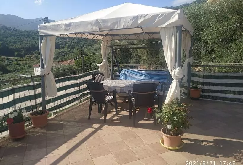 ペンション Room In Guest Room   Valle Degli Ulivi   Liguria, Italia