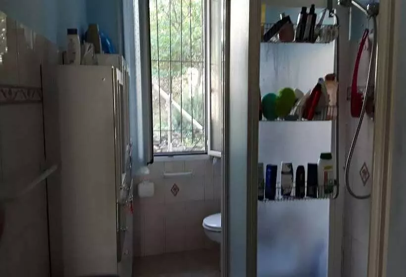 ペンション Room In Guest Room   Valle Degli Ulivi   Liguria, Italia