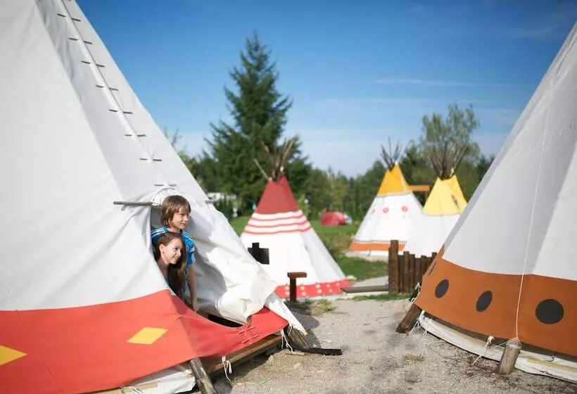 Lomakeskus Indian Village Tipi Tent