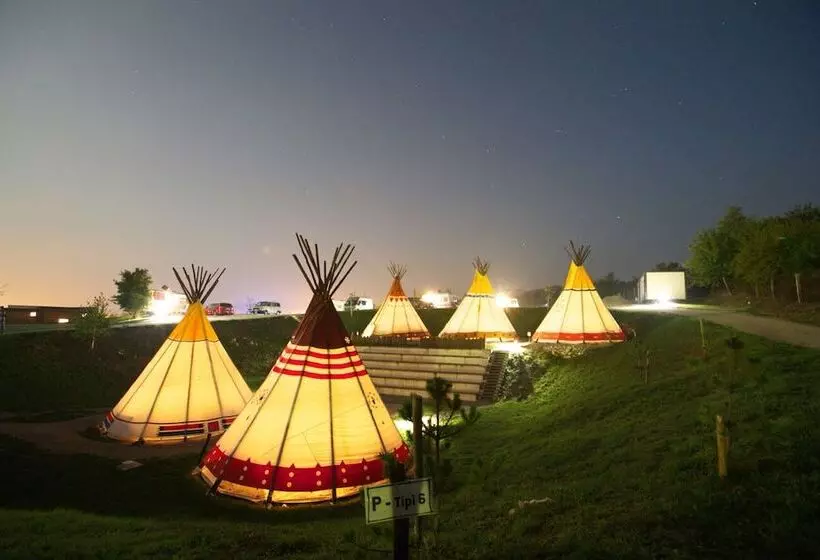 Lomakeskus Indian Village Tipi Tent