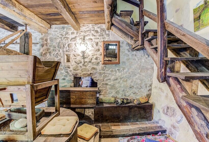 Small Cottage With A 17th Century Hydraulic Mill