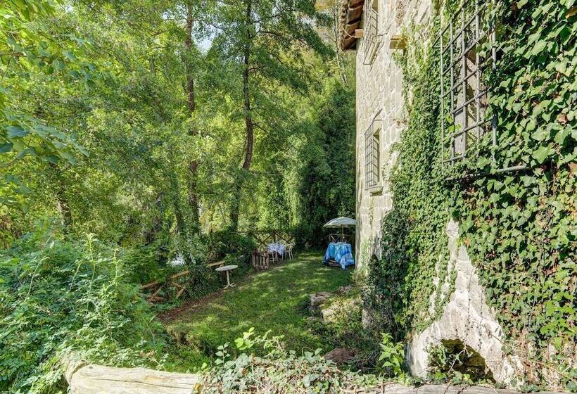 Small Cottage With A 17th Century Hydraulic Mill