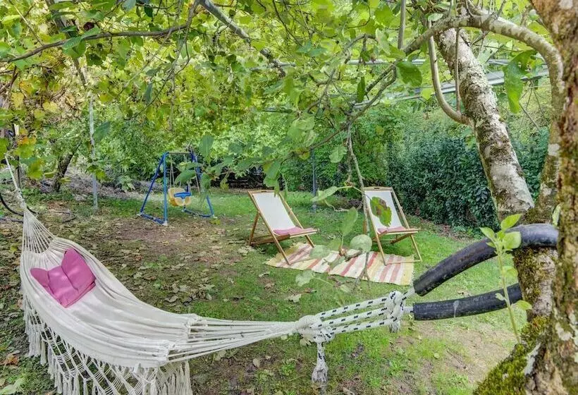 Small Cottage With A 17th Century Hydraulic Mill