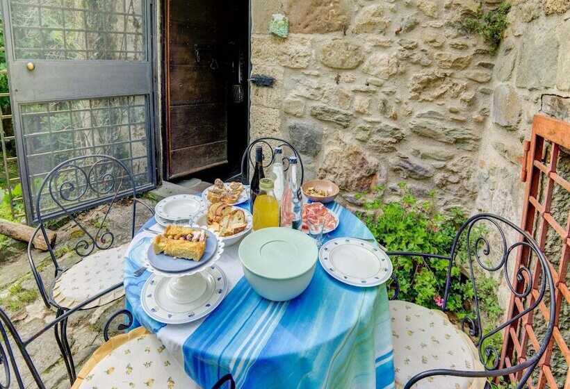Small Cottage With A 17th Century Hydraulic Mill