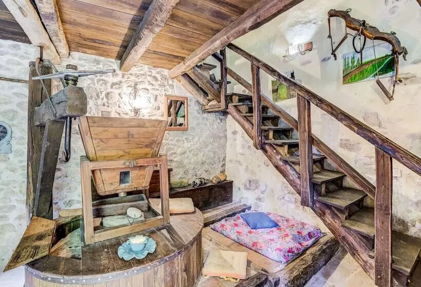 Small Cottage With A 17th Century Hydraulic Mill