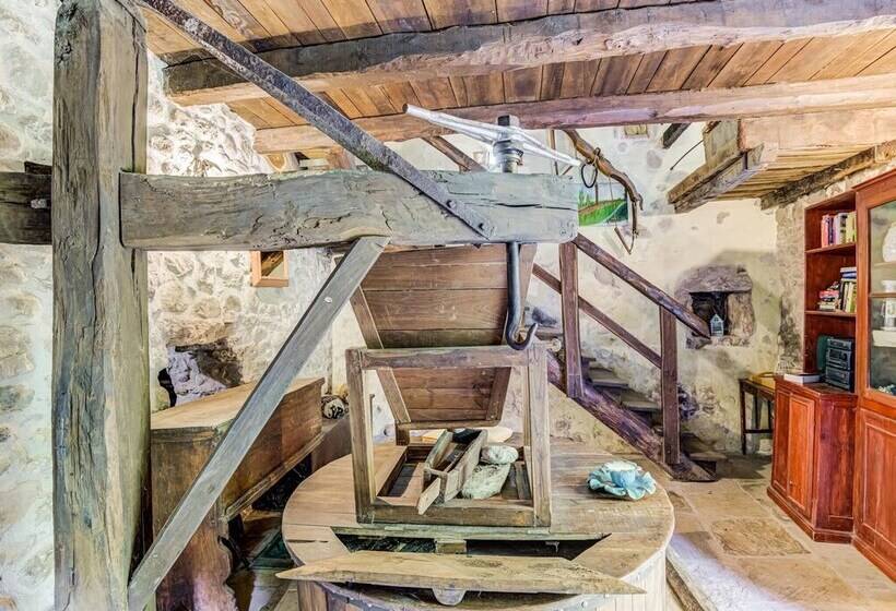 Small Cottage With A 17th Century Hydraulic Mill