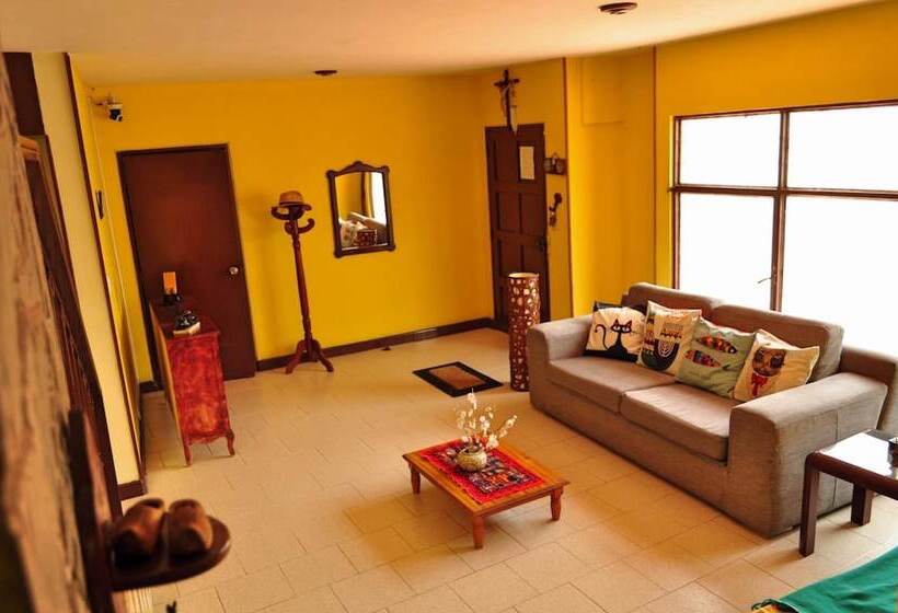 Общежитие Casa Del Farol