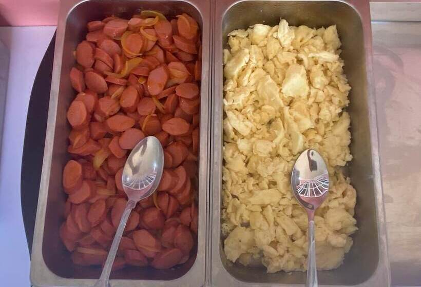 تختخواب و صبحانه Traum House