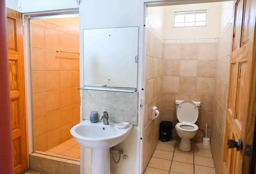 تختخواب و صبحانه Traum House