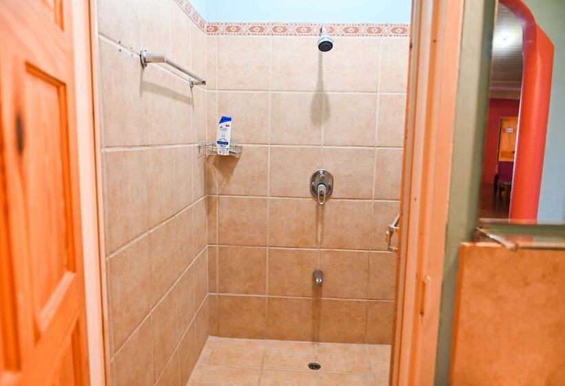 تختخواب و صبحانه Traum House