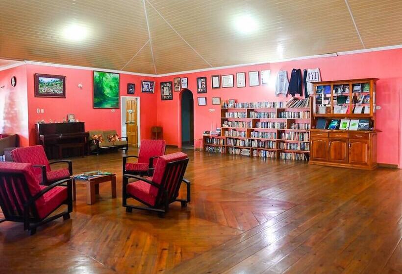 تختخواب و صبحانه Traum House