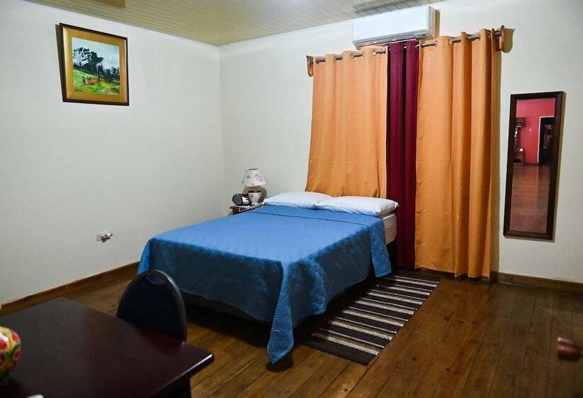 تختخواب و صبحانه Traum House