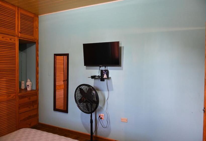 تختخواب و صبحانه Traum House