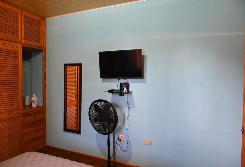 تختخواب و صبحانه Traum House