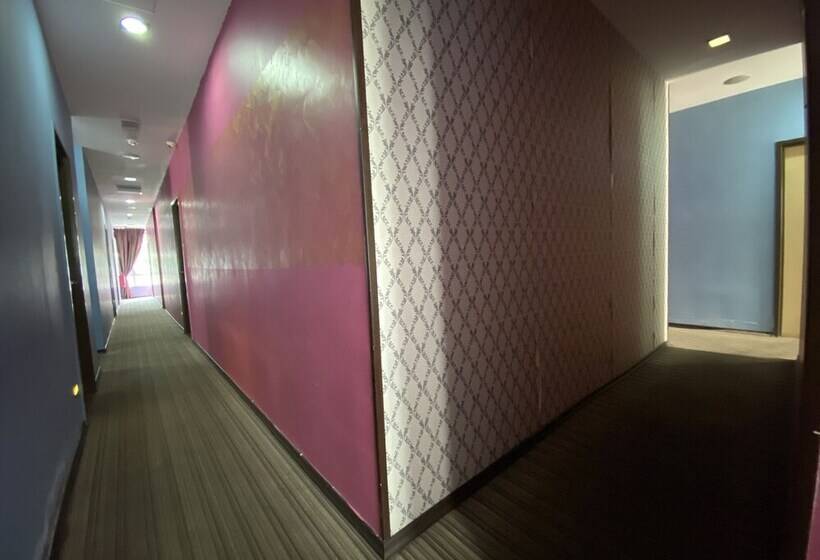 בית מלון כפרי Oyo 89752 7 Days Express