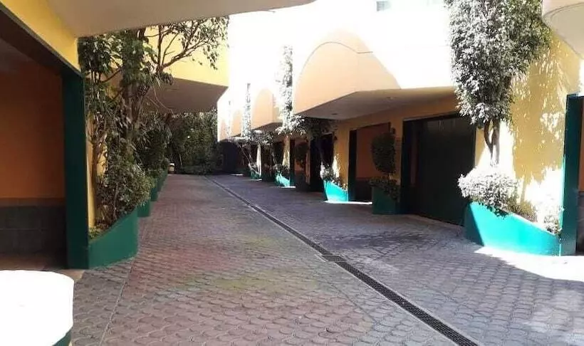 Hotelli Villas Los Sauces Metepec
