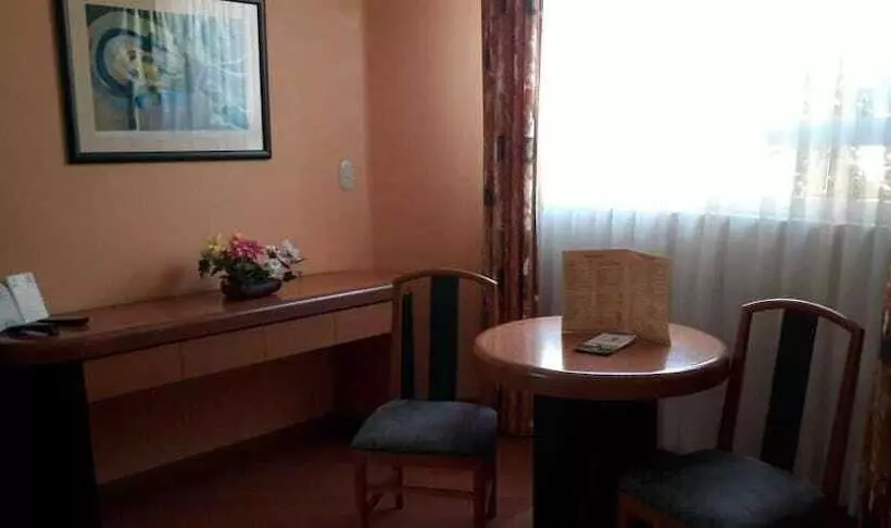 Hotelli Villas Los Sauces Metepec